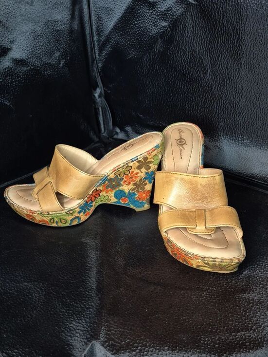 Born Shoes - Born Crown Women's 8 Leather Floral Wedge Sandal